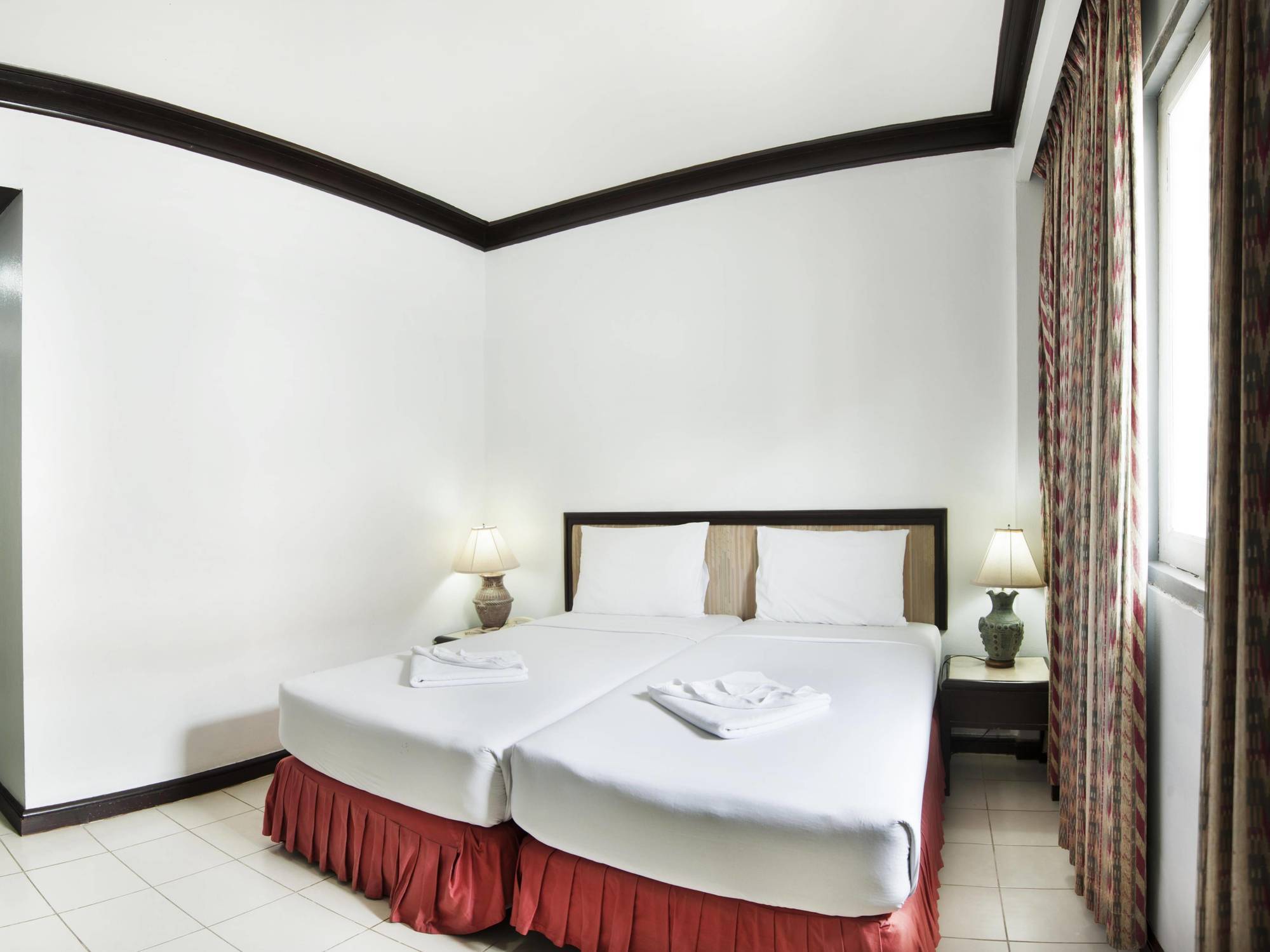 Rattana Mansion Hotell Phuket Exteriör bild
