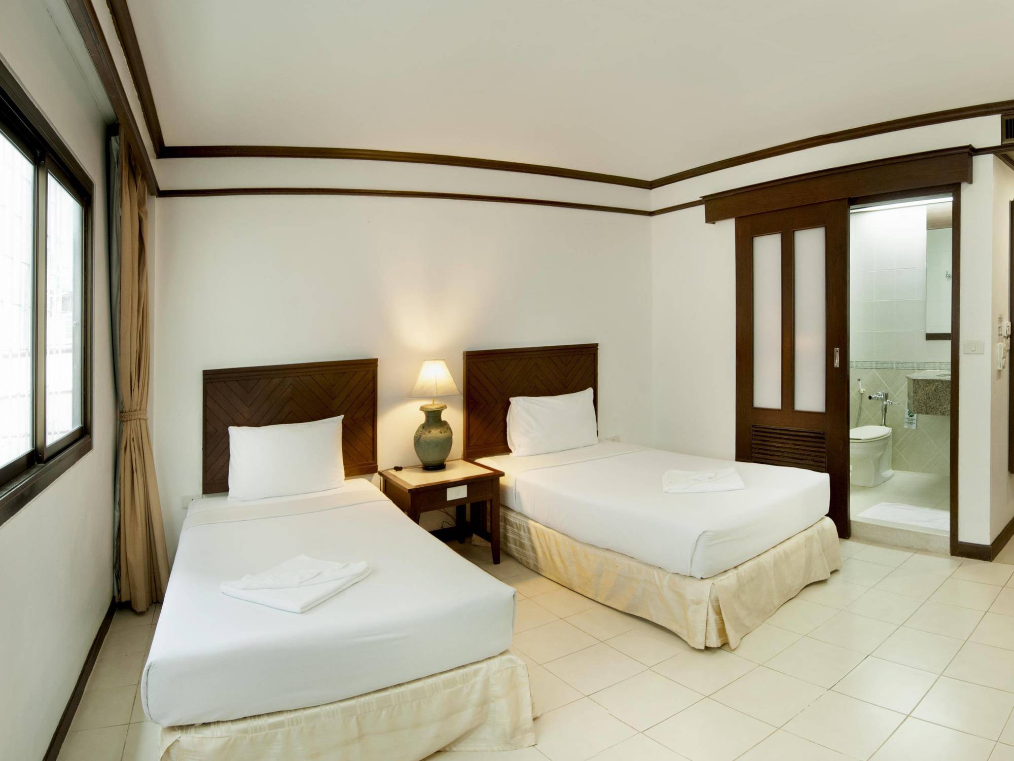 Rattana Mansion Hotell Phuket Exteriör bild