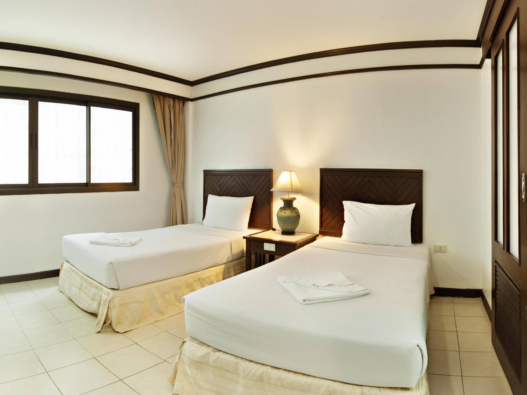Rattana Mansion Hotell Phuket Exteriör bild