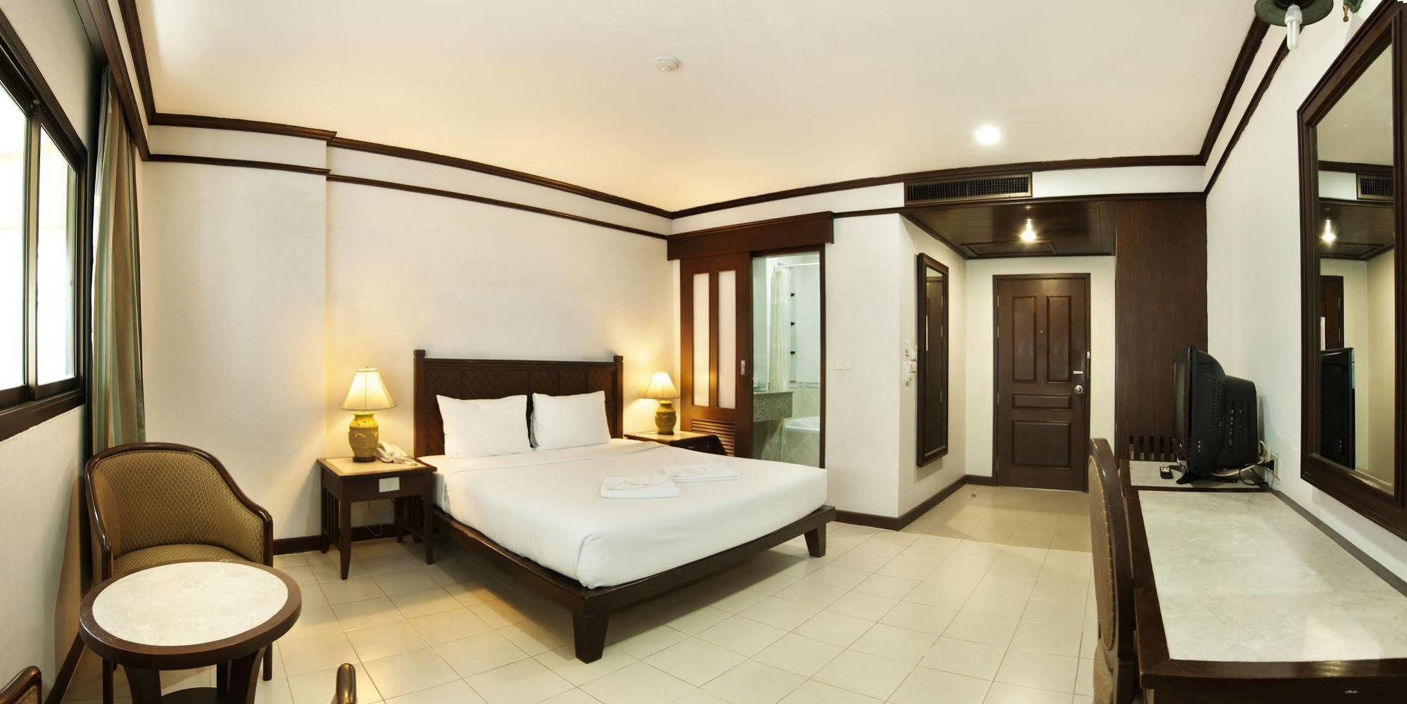 Rattana Mansion Hotell Phuket Exteriör bild