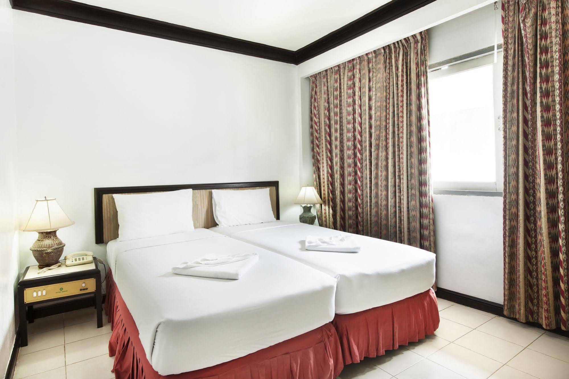 Rattana Mansion Hotell Phuket Exteriör bild