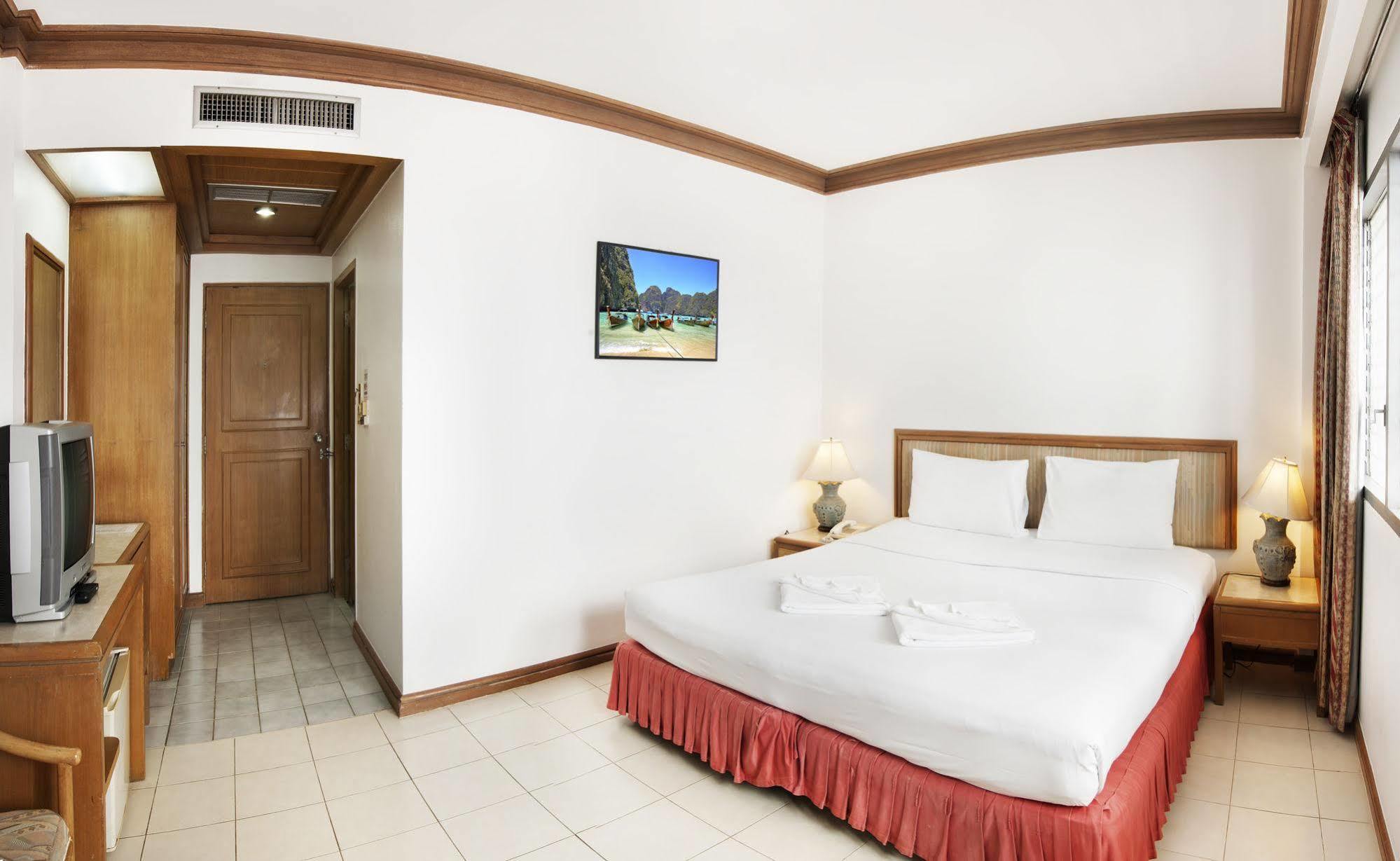 Rattana Mansion Hotell Phuket Exteriör bild